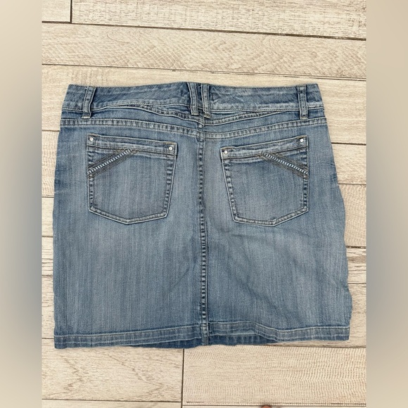 White House Black‎ Market Denim Skirt - Picture 5 of 6